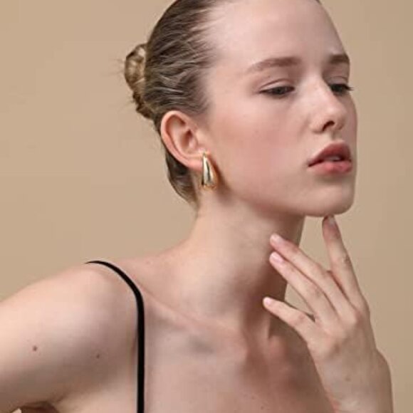 Gold‎ Teardrop Hoop Earrings for Women 22mm, 32mm, Chunky Dangle, Hypoallergenic - Picture 5 of 6
